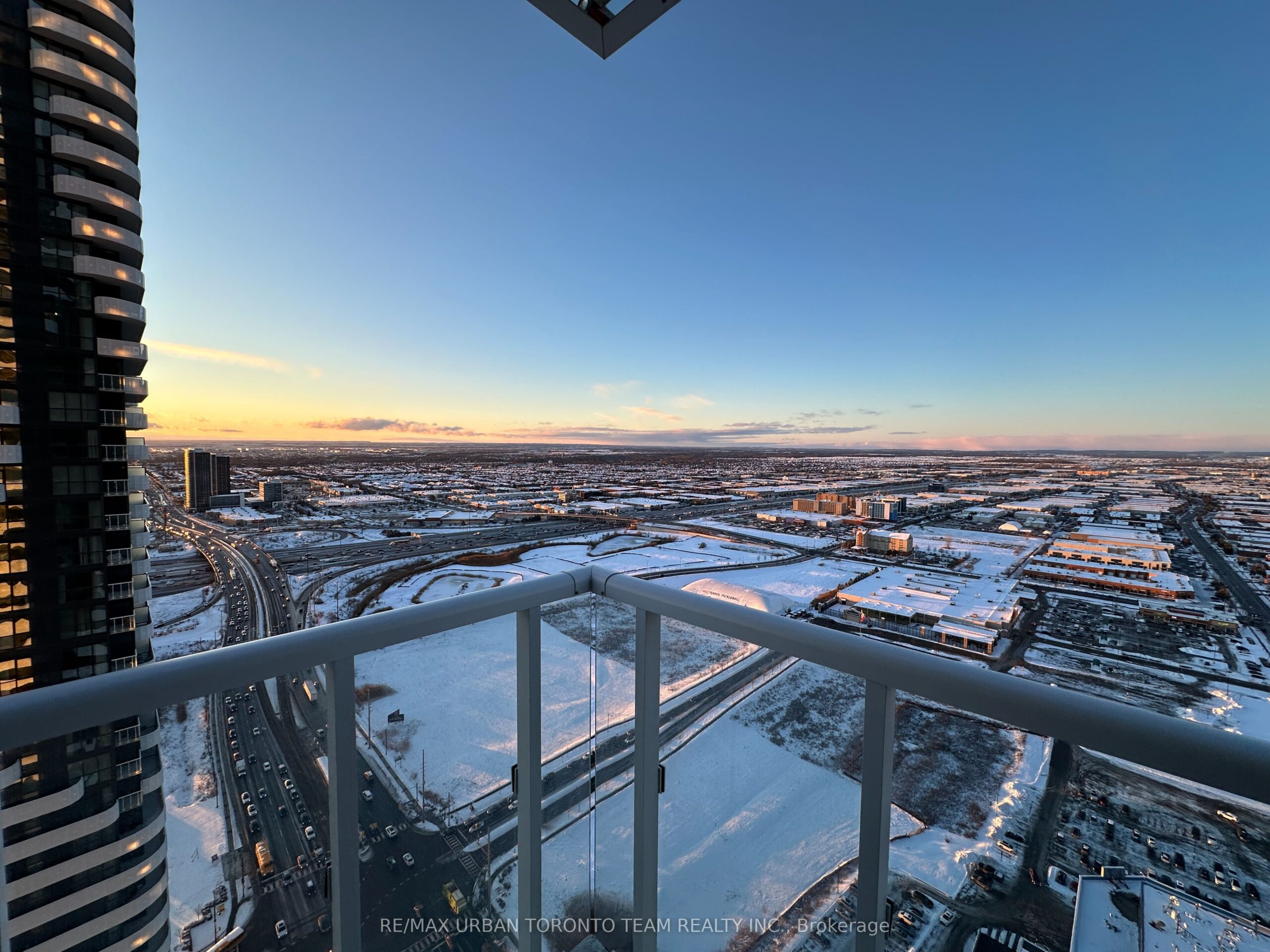 For Lease: 8 Interchange Way 4302, Vaughan, ON L4K 5Z7, Vaughan, ON
