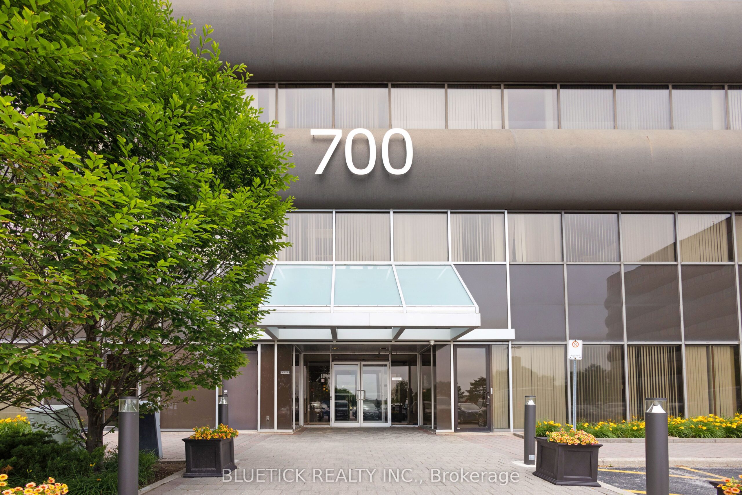 For Lease: 700 Dorval Drive 202, Oakville, ON L6K 3V7, Oakville, ON