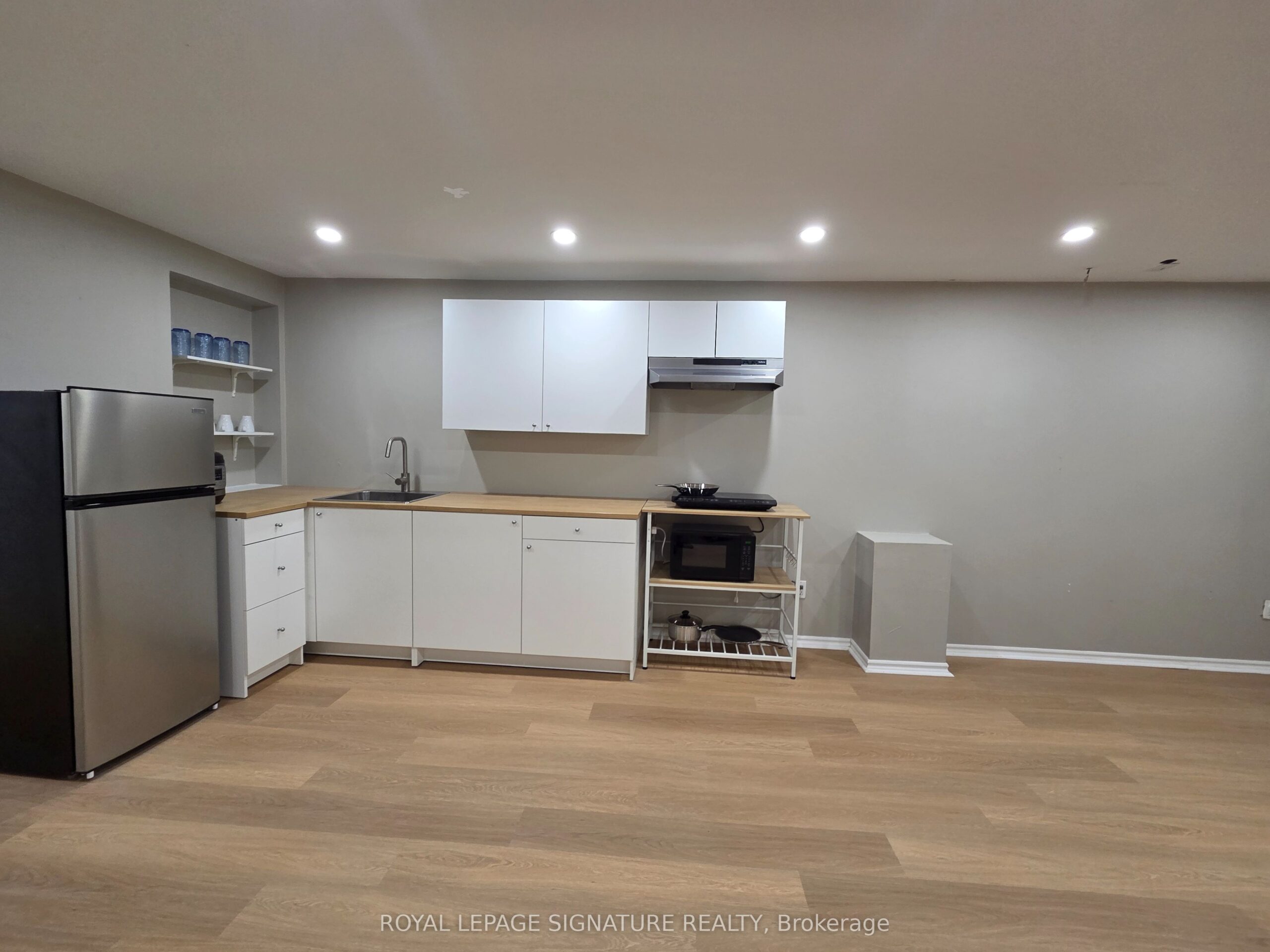 For Lease: 971 Ledbury Crescent BSMT, Mississauga, ON L5V 2R3, Mississauga, ON