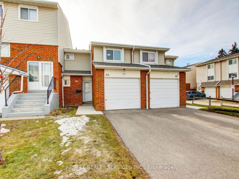 For Sale: 44 Franklin Court 49, Brampton, ON L6T 3Z1, Brampton, ON