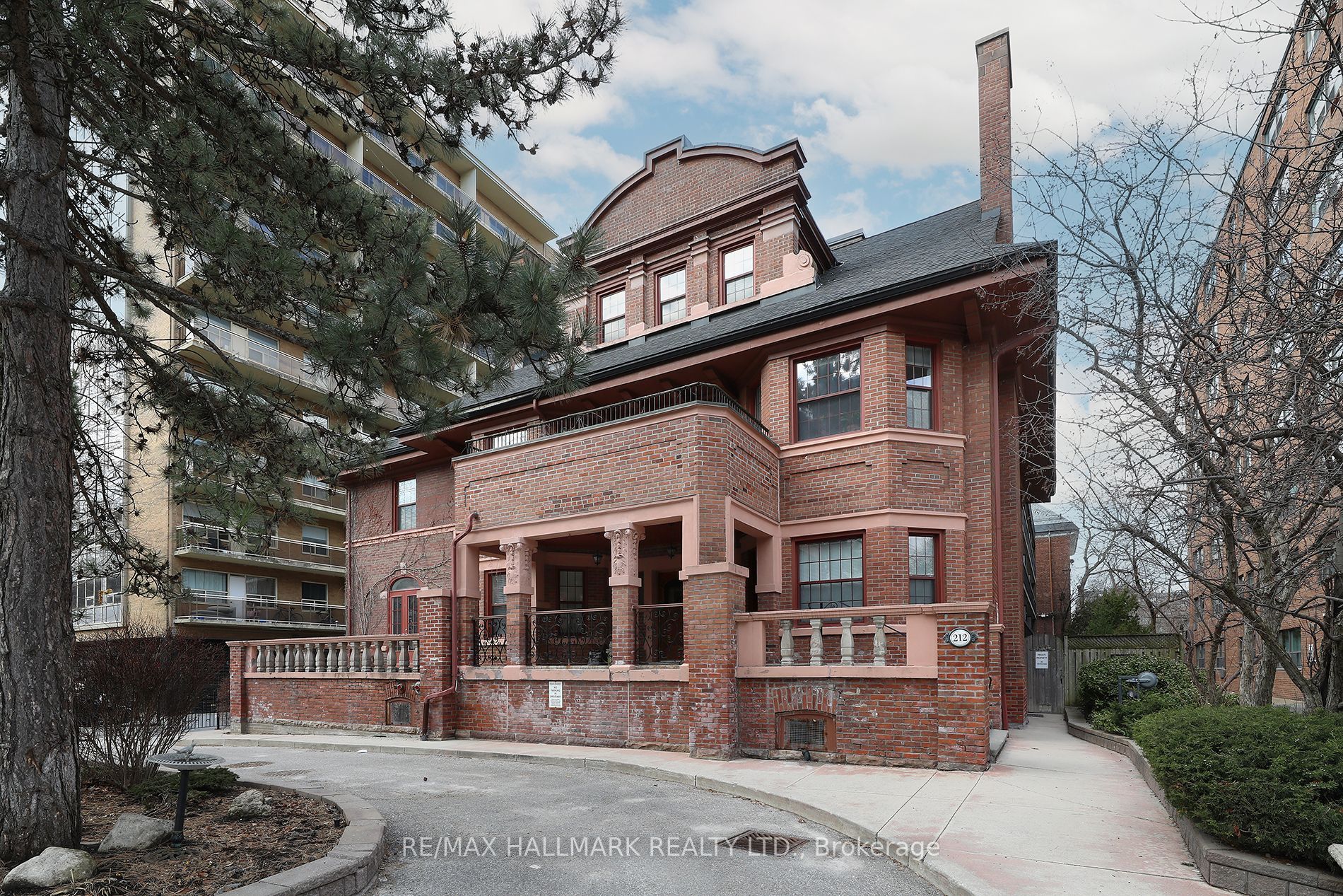 For Sale: 212 St. George Street 106, Toronto C02, ON M5R 2N5, Toronto C02, ON
