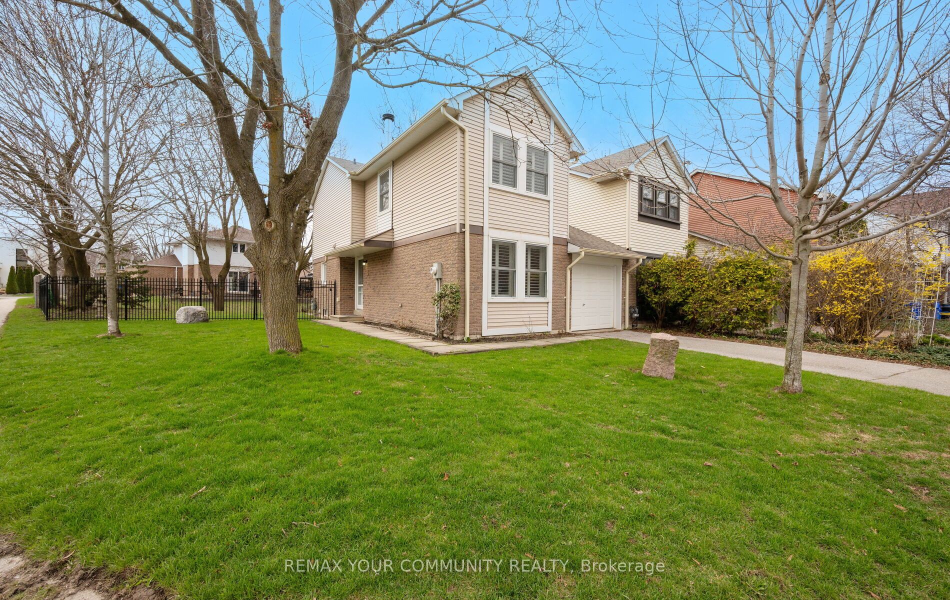For Sale: 4 Sandusky Crescent, Aurora, ON L4G 3N4, Aurora, ON