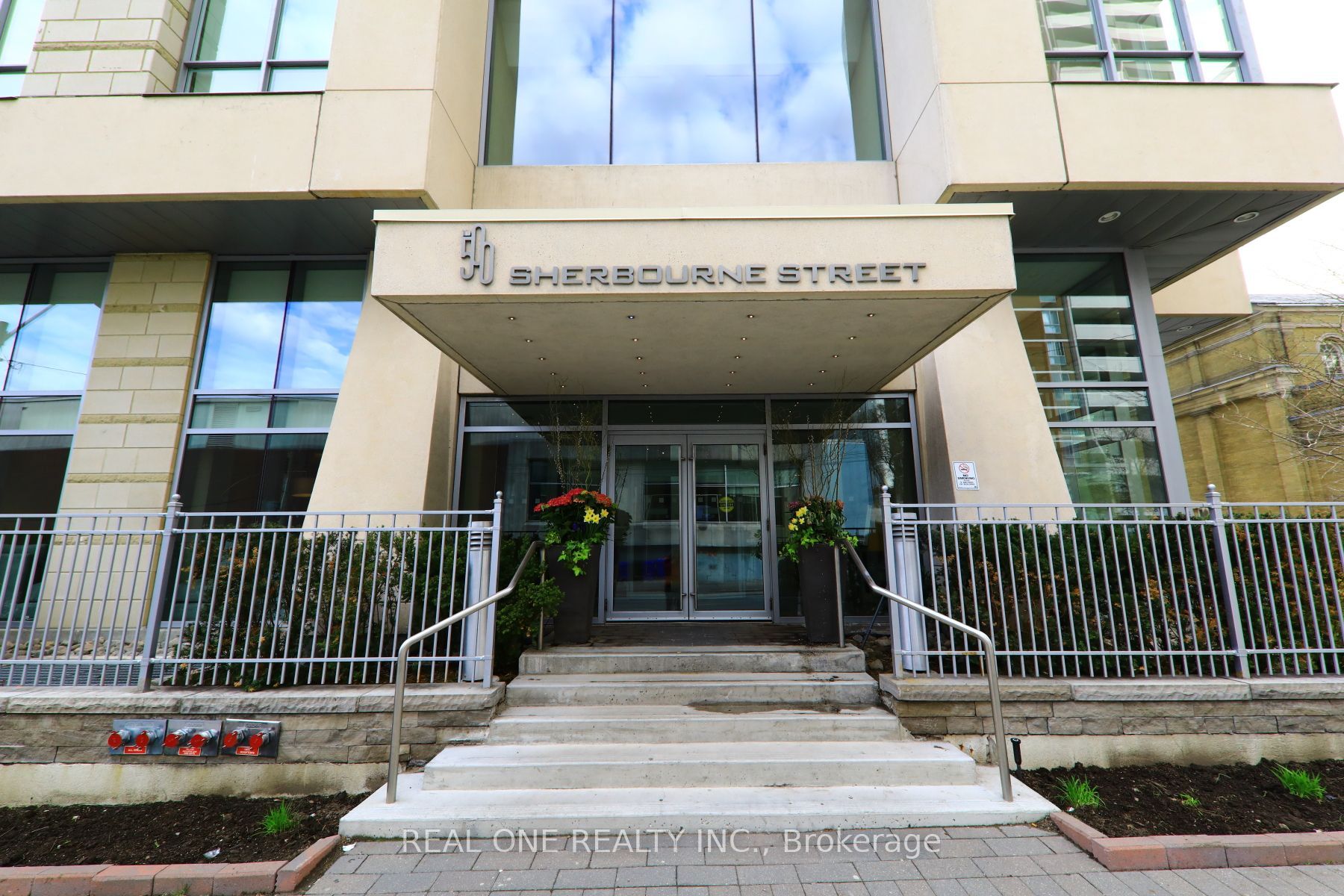 For Lease: 500 Sherbourne Street 506, Toronto C08, ON M4X 1L1, Toronto C08, ON