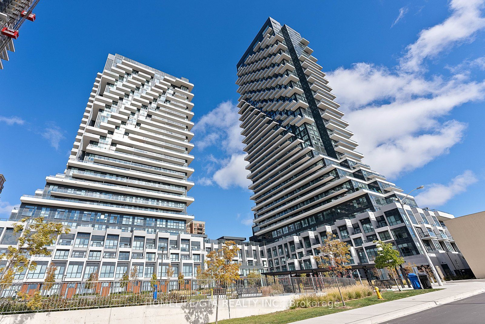 For Lease: 20 Inn On The Park Drive 939, Toronto C13, ON M3C 0P8, Toronto C13, ON