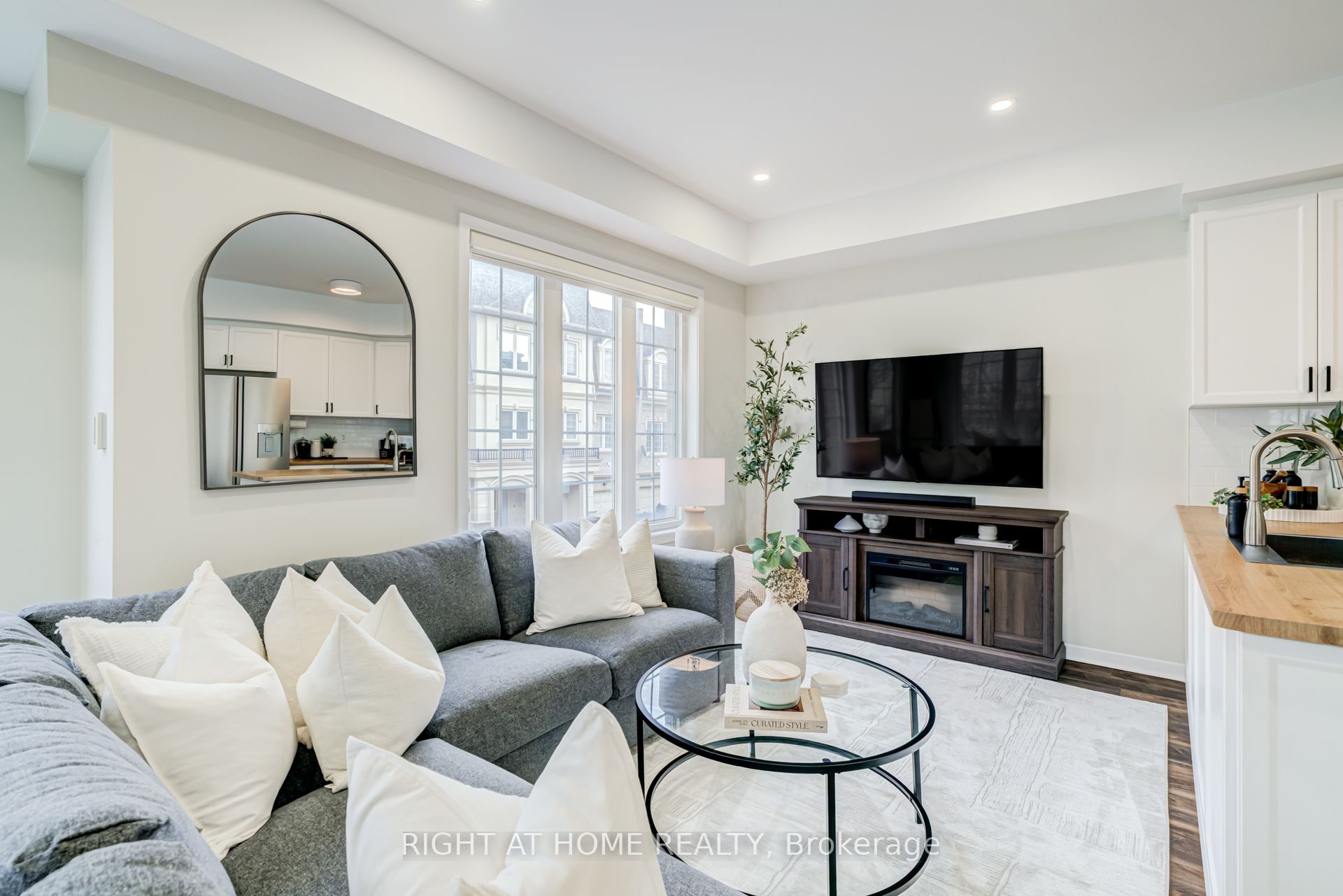 For Sale: 1250 St.Martins Drive 88, Pickering, ON L1W 0A2, Pickering, ON