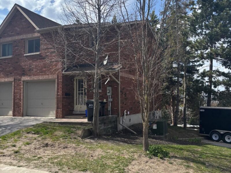 For Lease: 9 Quail Crescent Unit 2, Barrie, ON L4N 6X1, Barrie, ON