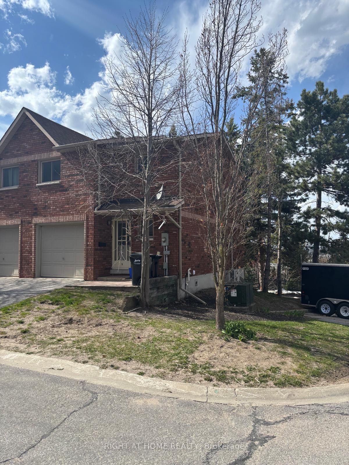 For Lease: 9 Quail Crescent Unit 2, Barrie, ON L4N 6X1, Barrie, ON