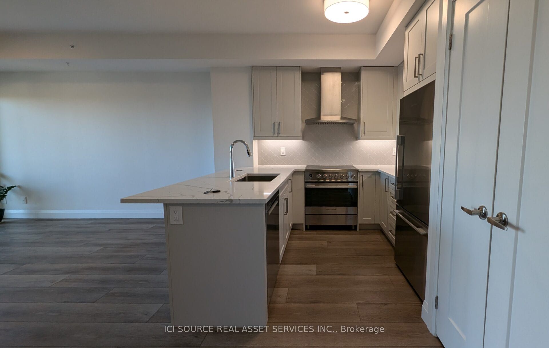 For Lease: 500 Brock Avenue 806, Burlington, ON L7S 0A5, Burlington, ON