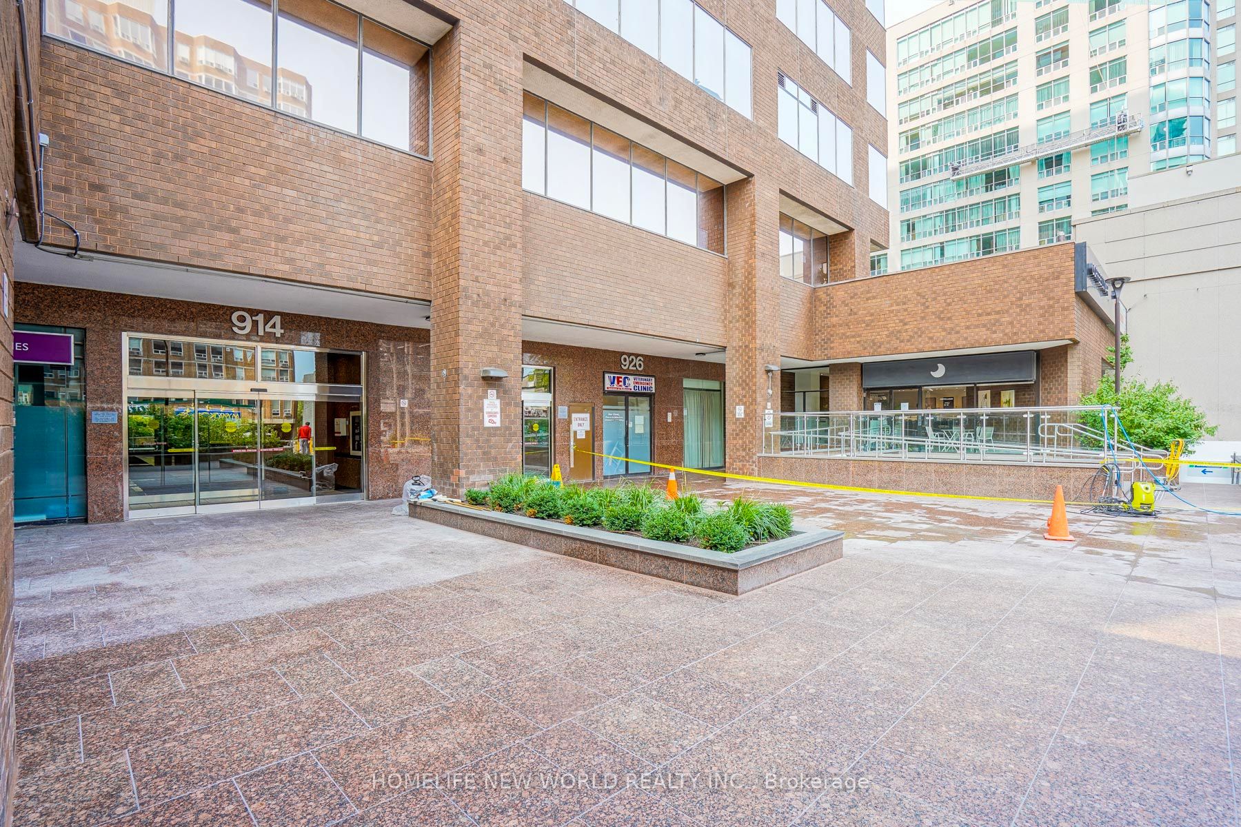 For Lease: 920 Yonge Street 700, Toronto, ON M4W 3C7, Toronto C02, ON