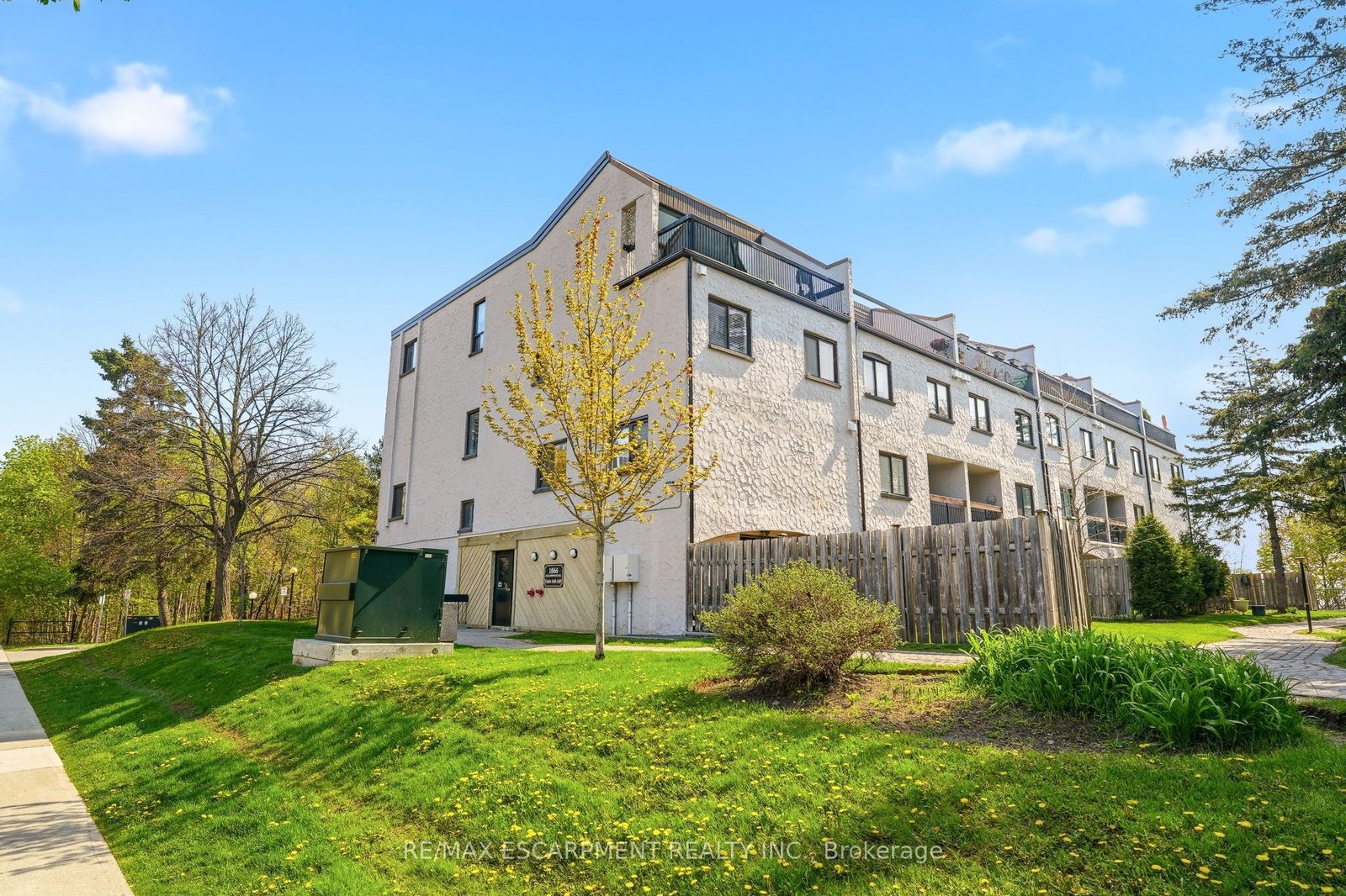 For Sale: 1066 Falgarwood Drive 154, Oakville, ON L6H 2P3, Oakville, ON