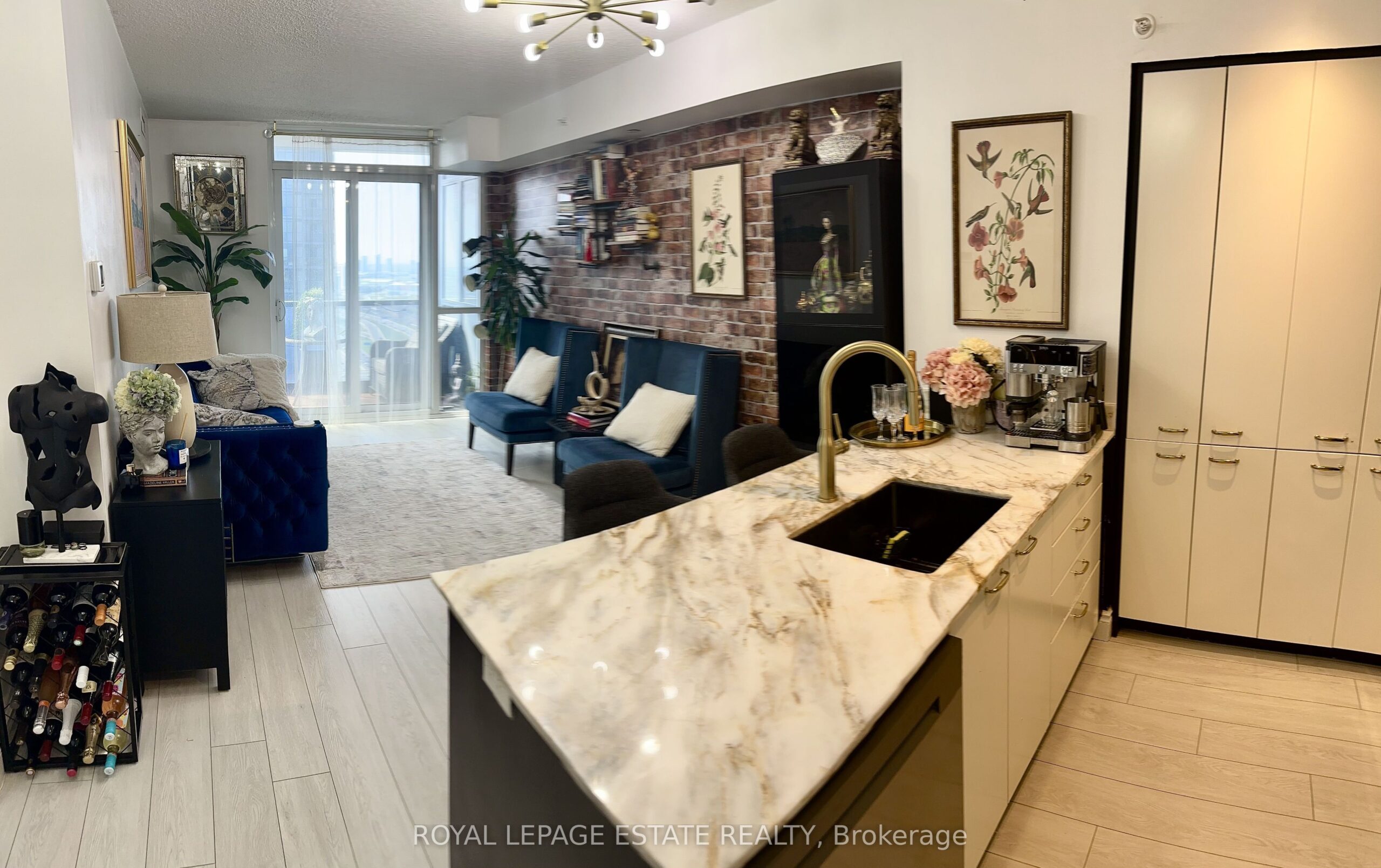 For Lease: 5 Valhalla Inn Road 2805, Toronto W08, ON M9B 0B1, Toronto W08, ON