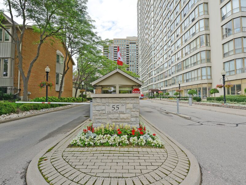 For Sale: 55 Elm Drive W 501, Mississauga, ON L5B 3Z3, Mississauga, ON