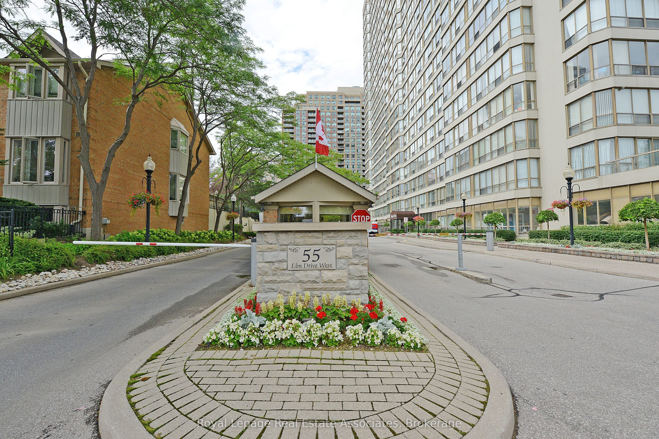 For Sale: 55 Elm Drive W 501, Mississauga, ON L5B 3Z3, Mississauga, ON