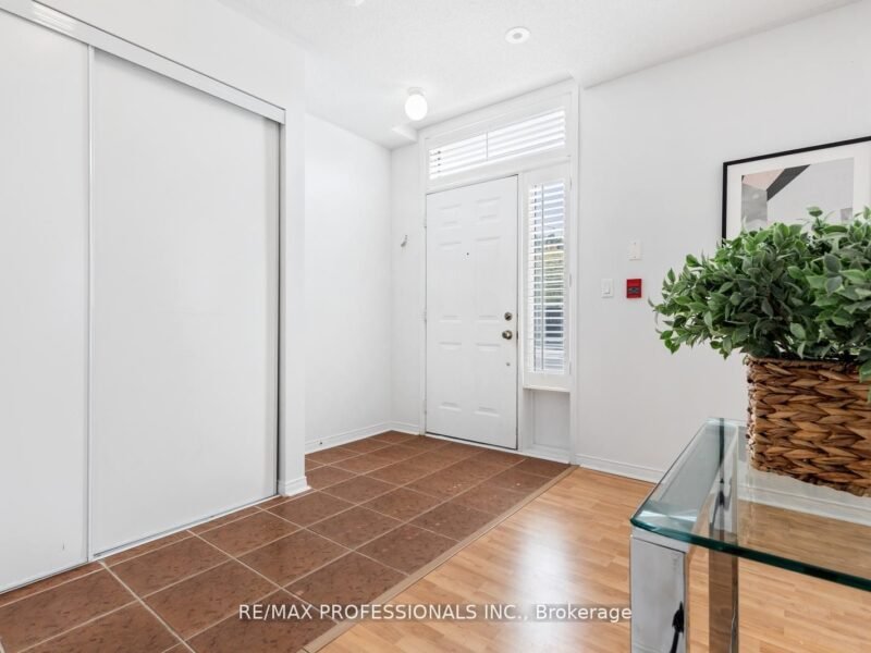 For Sale: 3400 Lake Shore Boulevard W 104, Toronto, ON M8W 4Z9, Toronto W06, ON