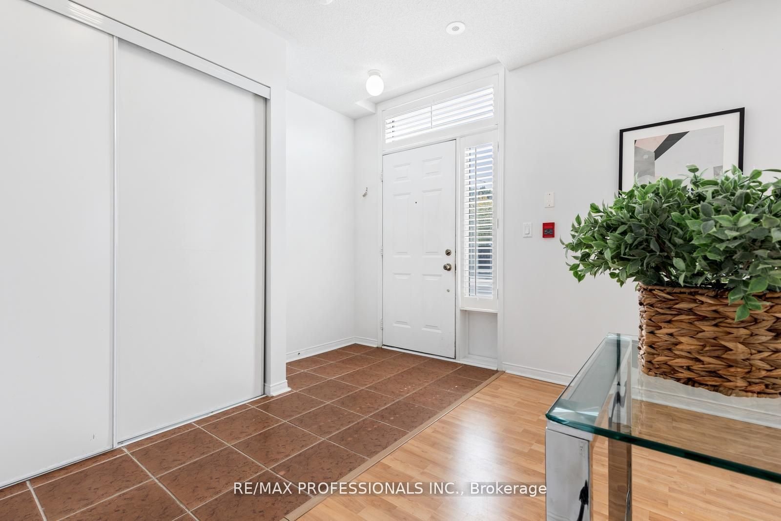 For Sale: 3400 Lake Shore Boulevard W 104, Toronto, ON M8W 4Z9, Toronto W06, ON