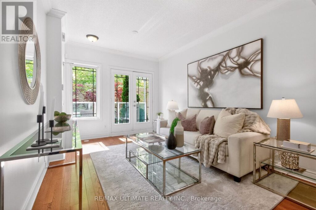 70 Byng Avenue 4 photo 1