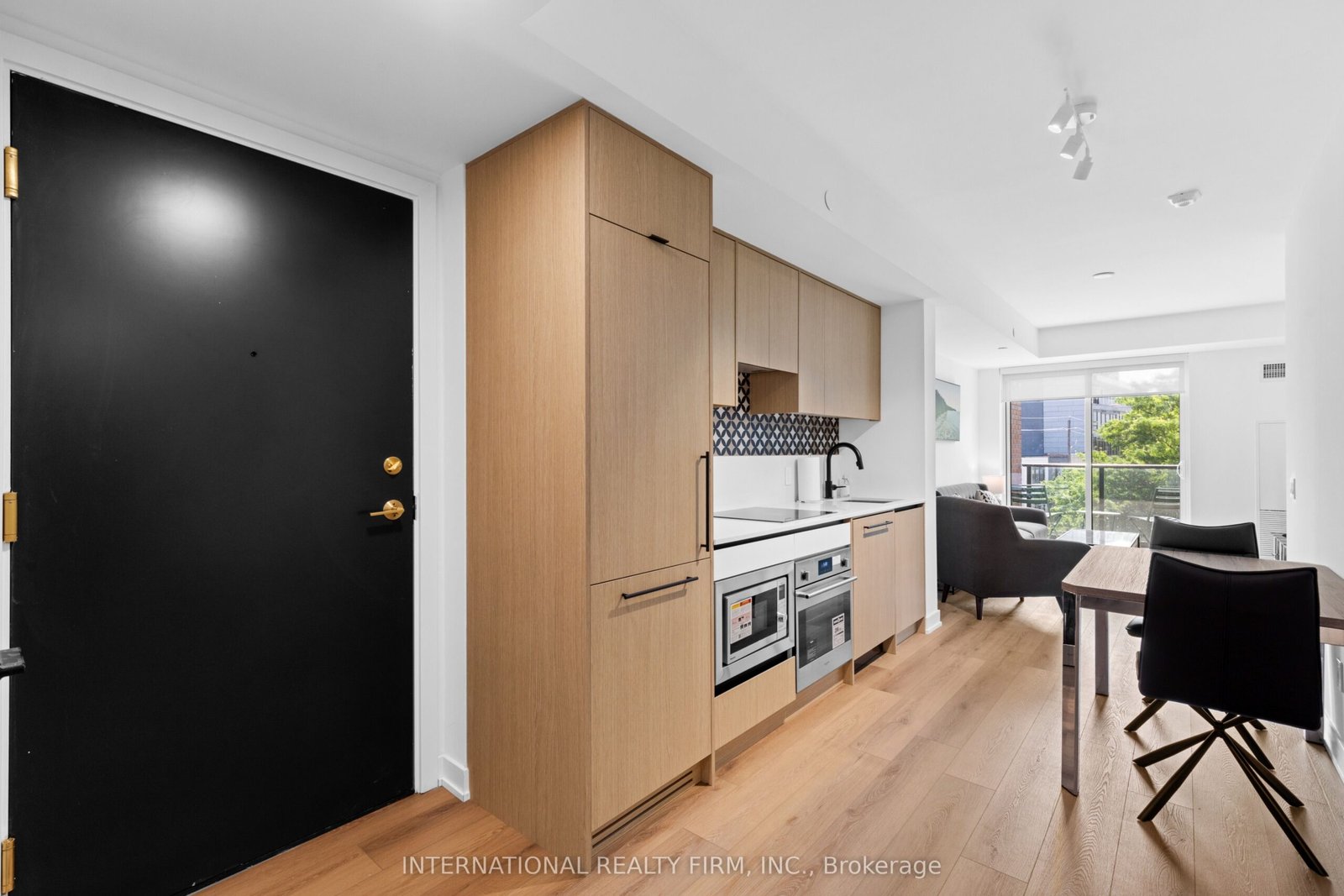 For Lease: 5 Lakeview (Short Term) Avenue 409, Toronto, ON M6H 0H3, Toronto C01, ON