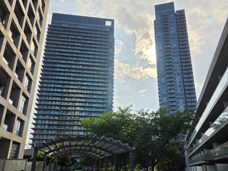 For Sale: 2035 Sheppard Avenue E 221, Toronto, ON M2J 0A8, Toronto C15, ON