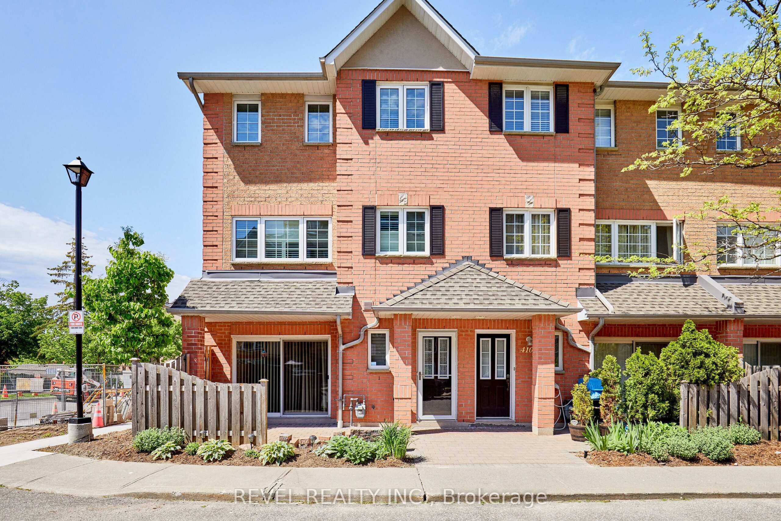 For Sale: 1400 The Esplanade N/A N 411, Pickering, ON L1V 6V2, Pickering, ON