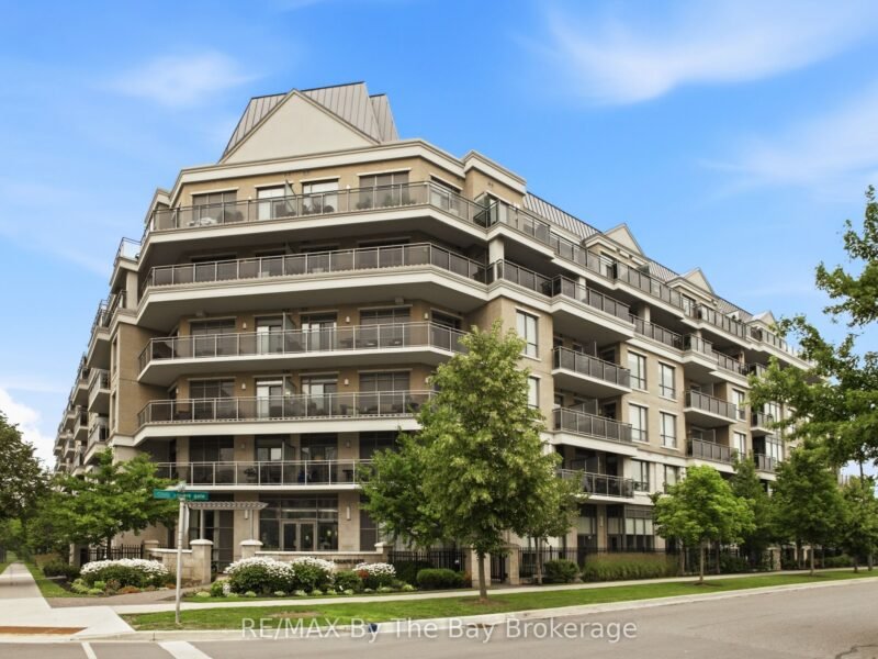 For Sale: 111 Civic Square Gate 112, Aurora, ON L4G 7E3, Aurora, ON