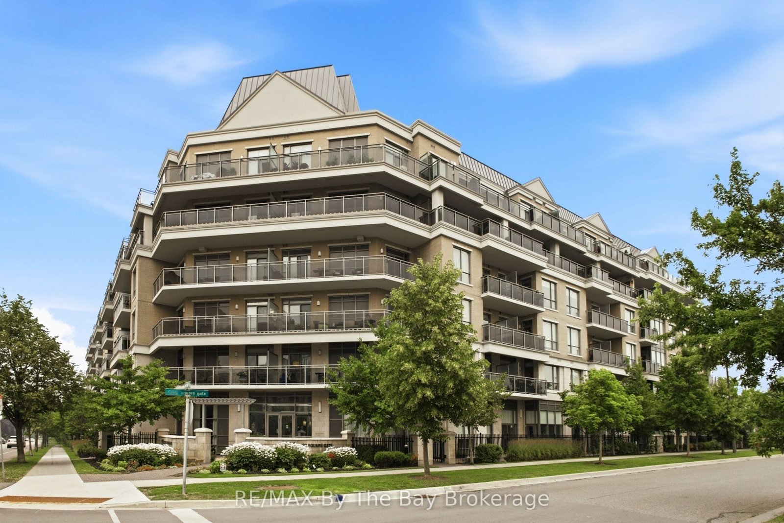 For Sale: 111 Civic Square Gate 112, Aurora, ON L4G 7E3, Aurora, ON