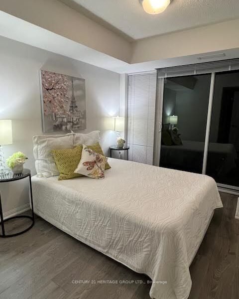 For Sale: 400 Adelaide Street E 1015, Toronto, ON M5A 4S3, Toronto C08, ON