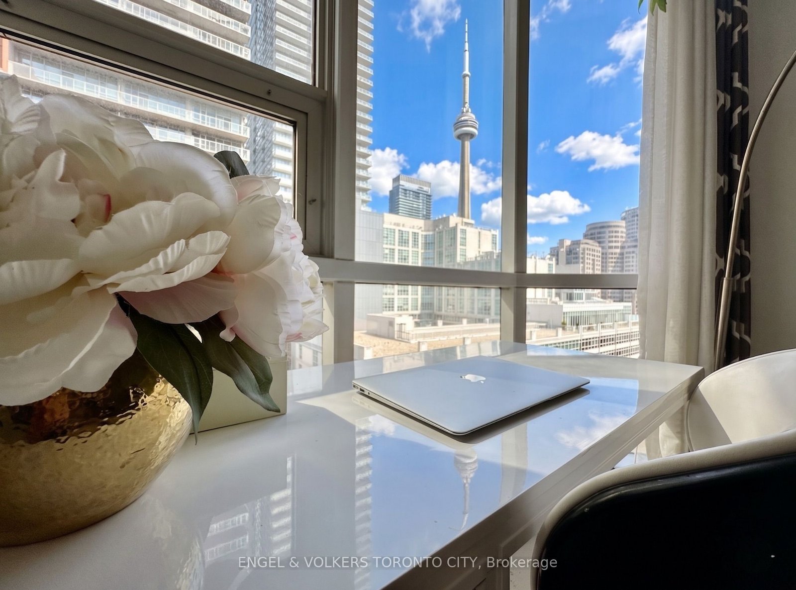 For Sale: 393 King Street W 706, Toronto, ON M5V 3G8, Toronto C01, ON