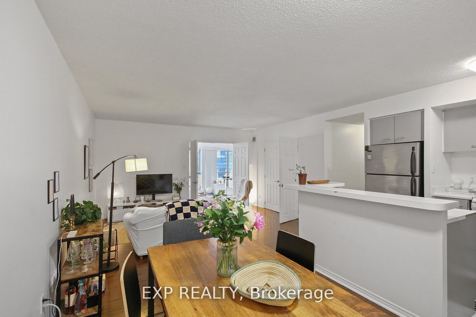 For Sale: 25 The Esplanade 808, Toronto, ON M5E 1W5, Toronto C08, ON