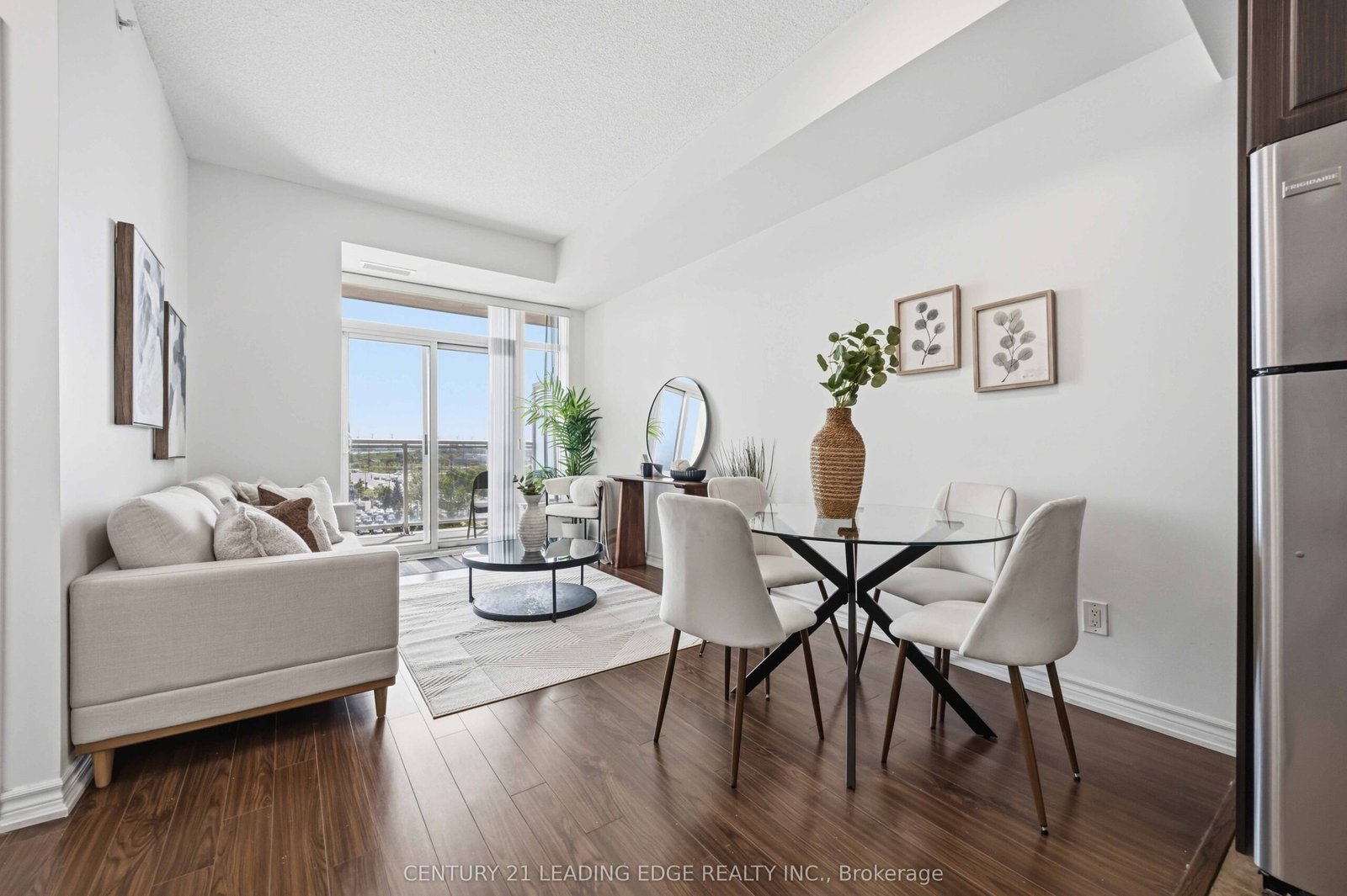 For Sale: 8323 kennedy Road 612, Markham, ON L3R 5W7, Markham, ON