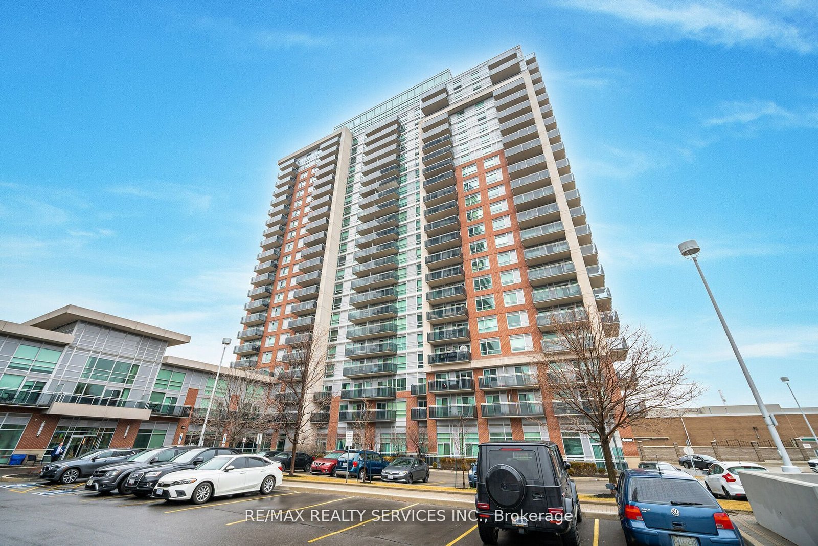 For Sale: 215 Queen Street E 2009, Brampton, ON L6W 0A9, Brampton, ON