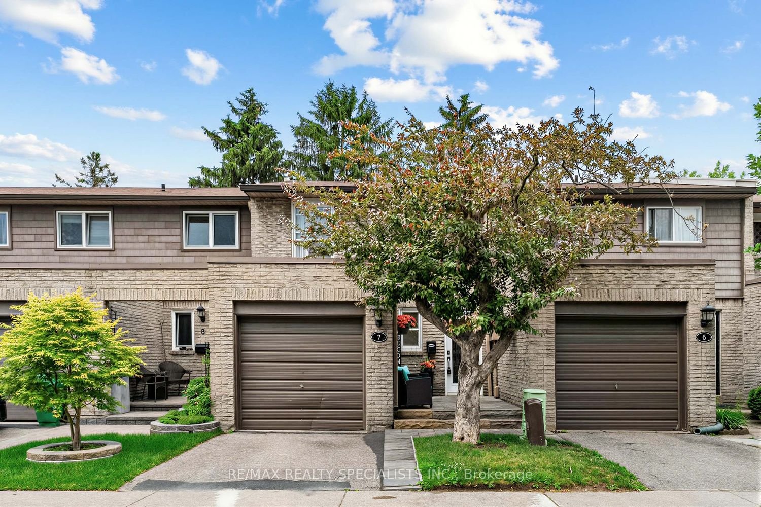 For Sale: 405 Hyacinthe Boulevard 7, Mississauga, ON L5A 3N1, Mississauga, ON