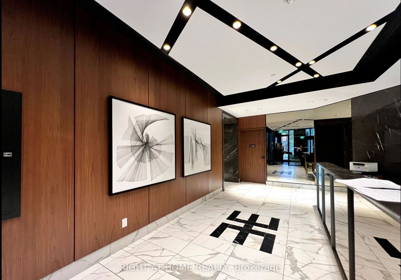 For Sale: 327 King Street 2301, Toronto, ON M5V 1J5, Toronto C01, ON