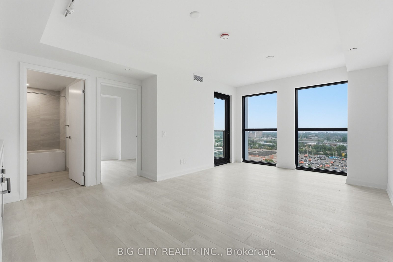 For Lease: 25 Frederick Todd Way 1710, Toronto, ON M4G 0C6, Toronto C11, ON