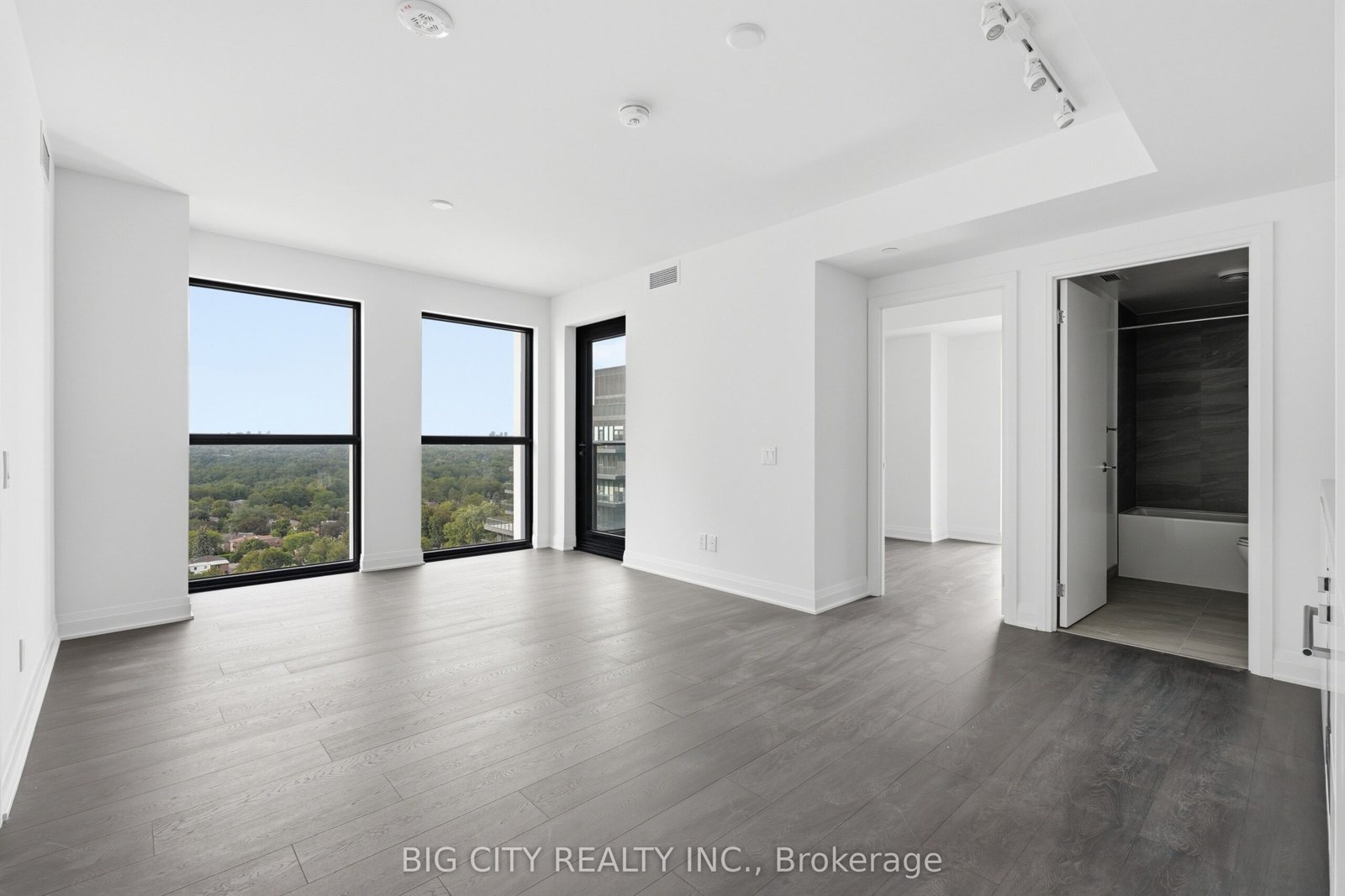 For Lease: 25 Frederick Todd Way 1807, Toronto, ON M4G 0C9, Toronto C11, ON