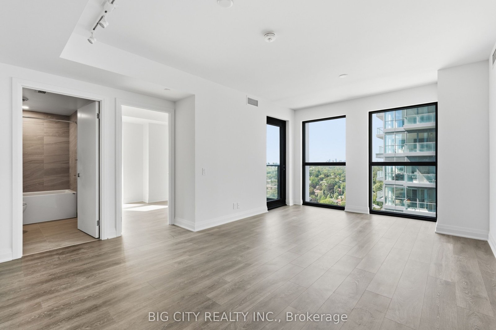 For Lease: 25 Frederick Todd Way 1604, Toronto, ON M4G 0C9, Toronto C11, ON