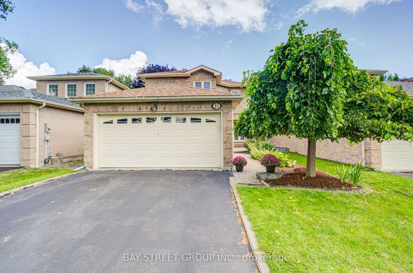 For Sale: 10 Hemingford Place, Whitby, ON L1R 1G1, Whitby, ON