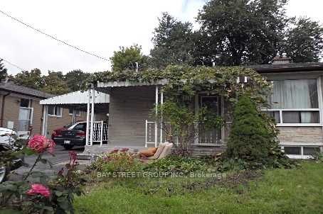 For Lease: 211 Beechy Drive Main, Richmond Hill, ON L4C 2X6, Richmond Hill, ON