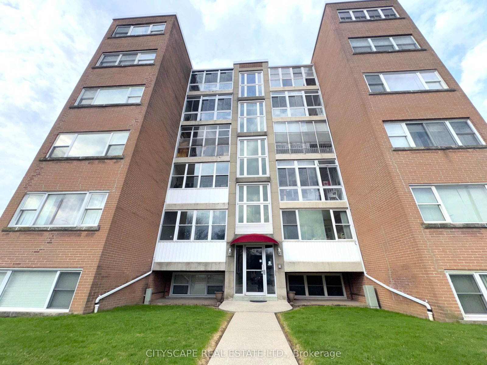 For Sale: 824 Brant Street 25, Burlington, ON L7R 2J5, Burlington, ON