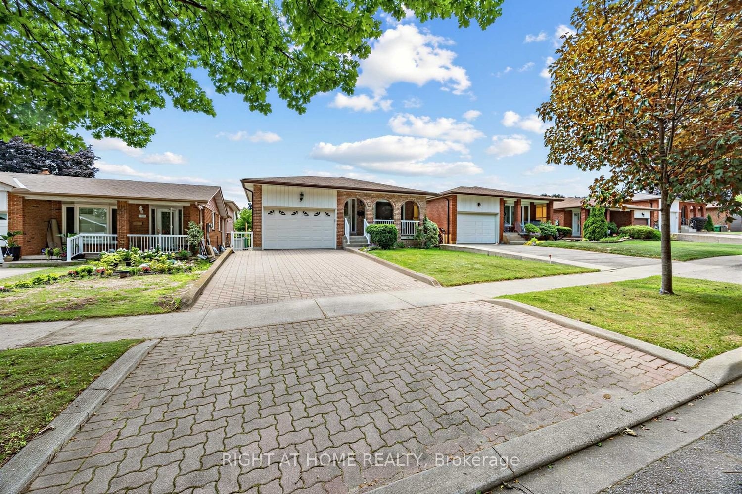 For Sale: 3126 Mccarthy Court, Mississauga, ON L4Y 3Z5, Mississauga, ON