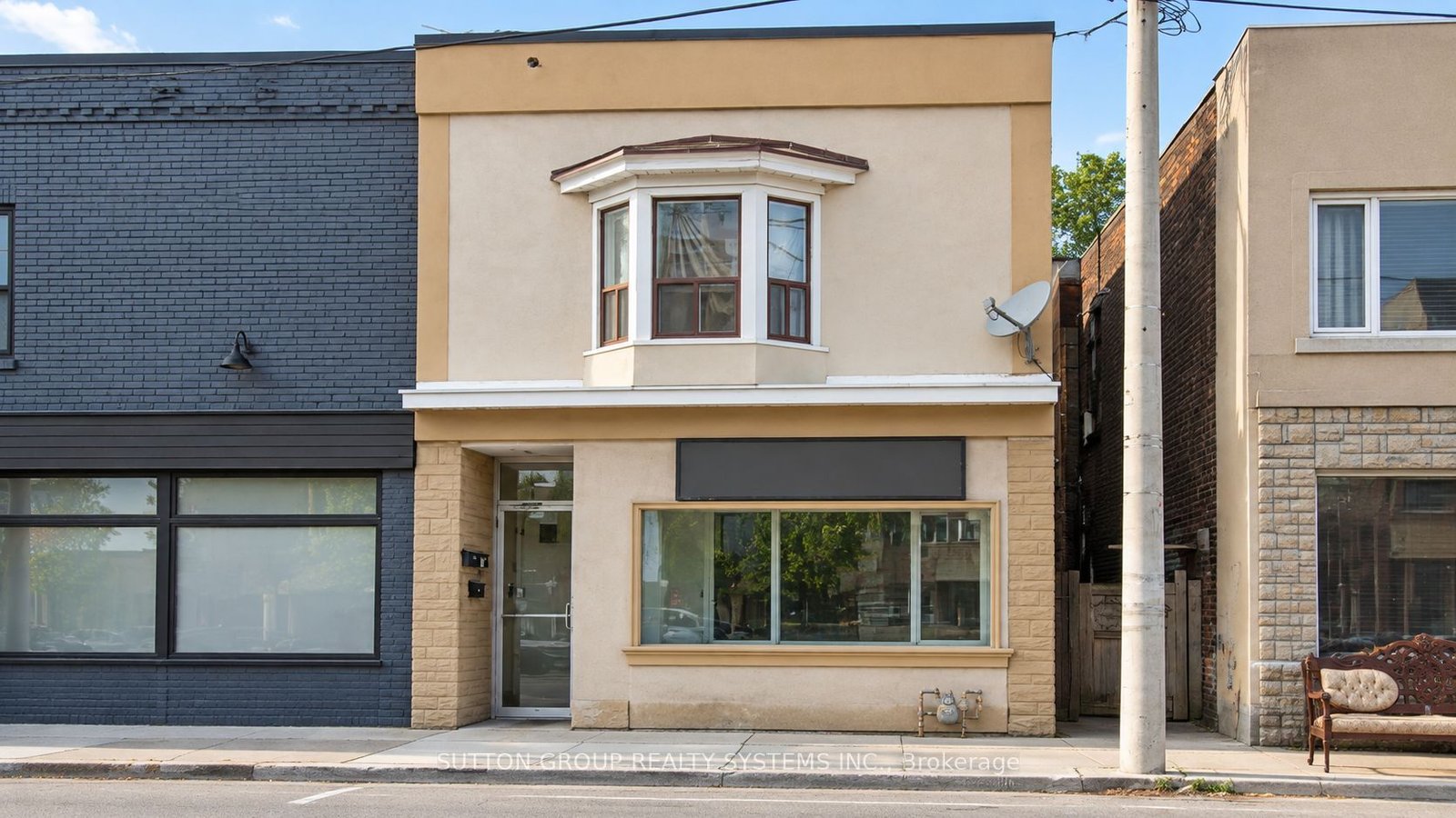 For Lease: 1986 Davenport Road Main Floor, Toronto, ON M6N 1C4, Toronto W03, ON