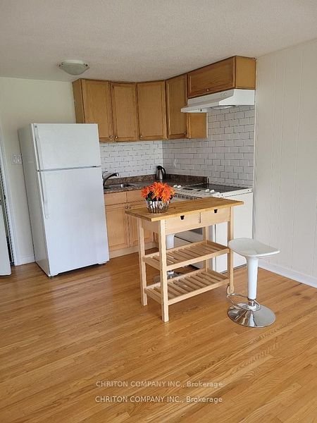For Lease: 566 Chantenay Drive, Mississauga, ON L5A 1G2, Mississauga, ON