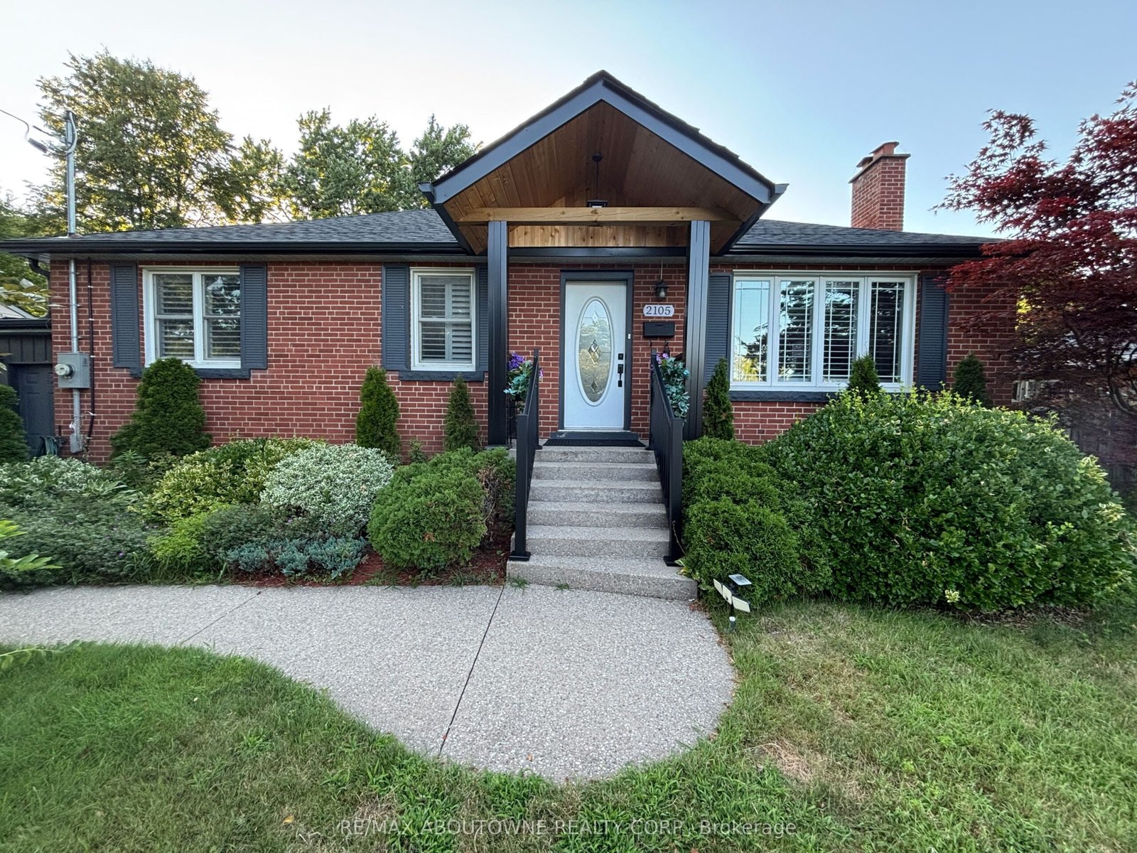 For Sale: 2105 Maplewood Drive, Burlington, ON L7R 2C6, Burlington, ON