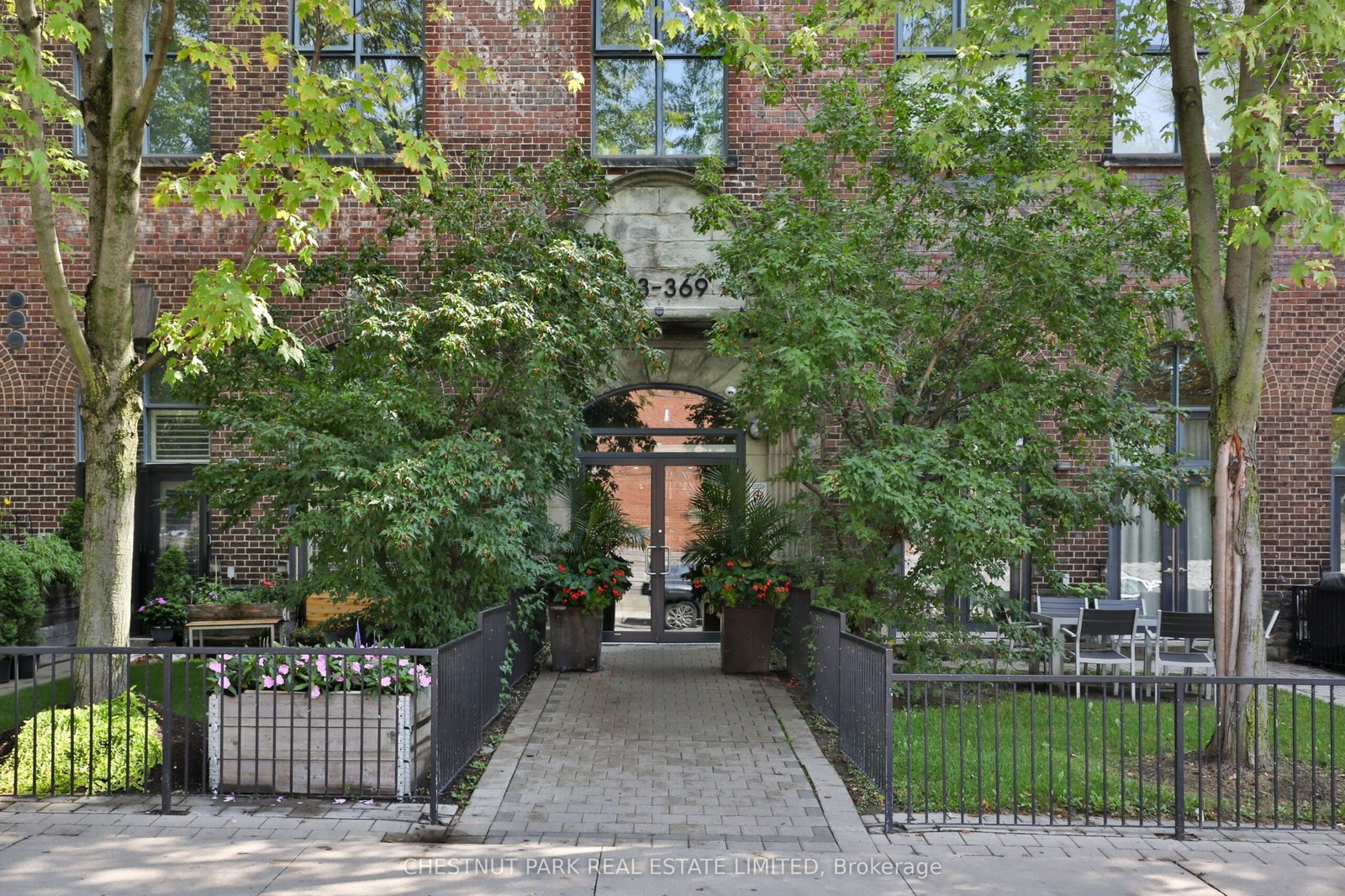 For Sale: 369 Sorauren Avenue 414, Toronto, ON M6R 3C2, Toronto W01, ON
