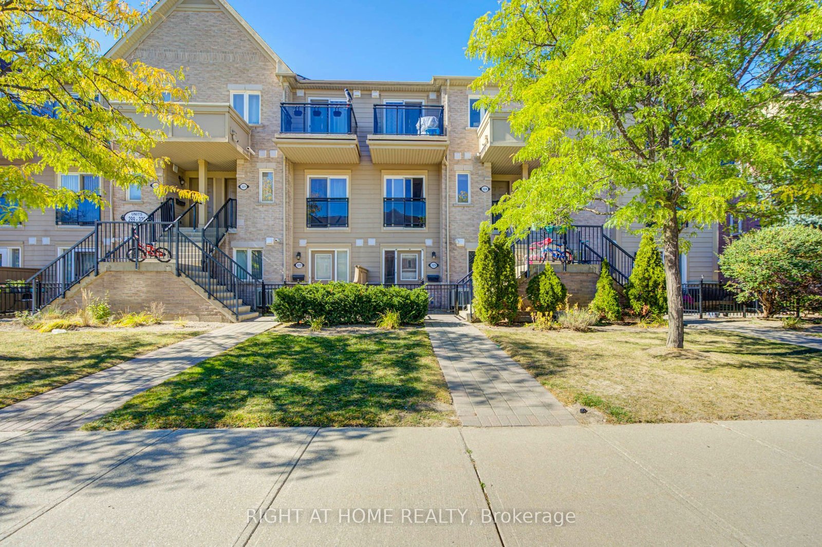 For Sale: 4975 Southampton Drive 323, Mississauga, ON L5M 8E4, Mississauga, ON